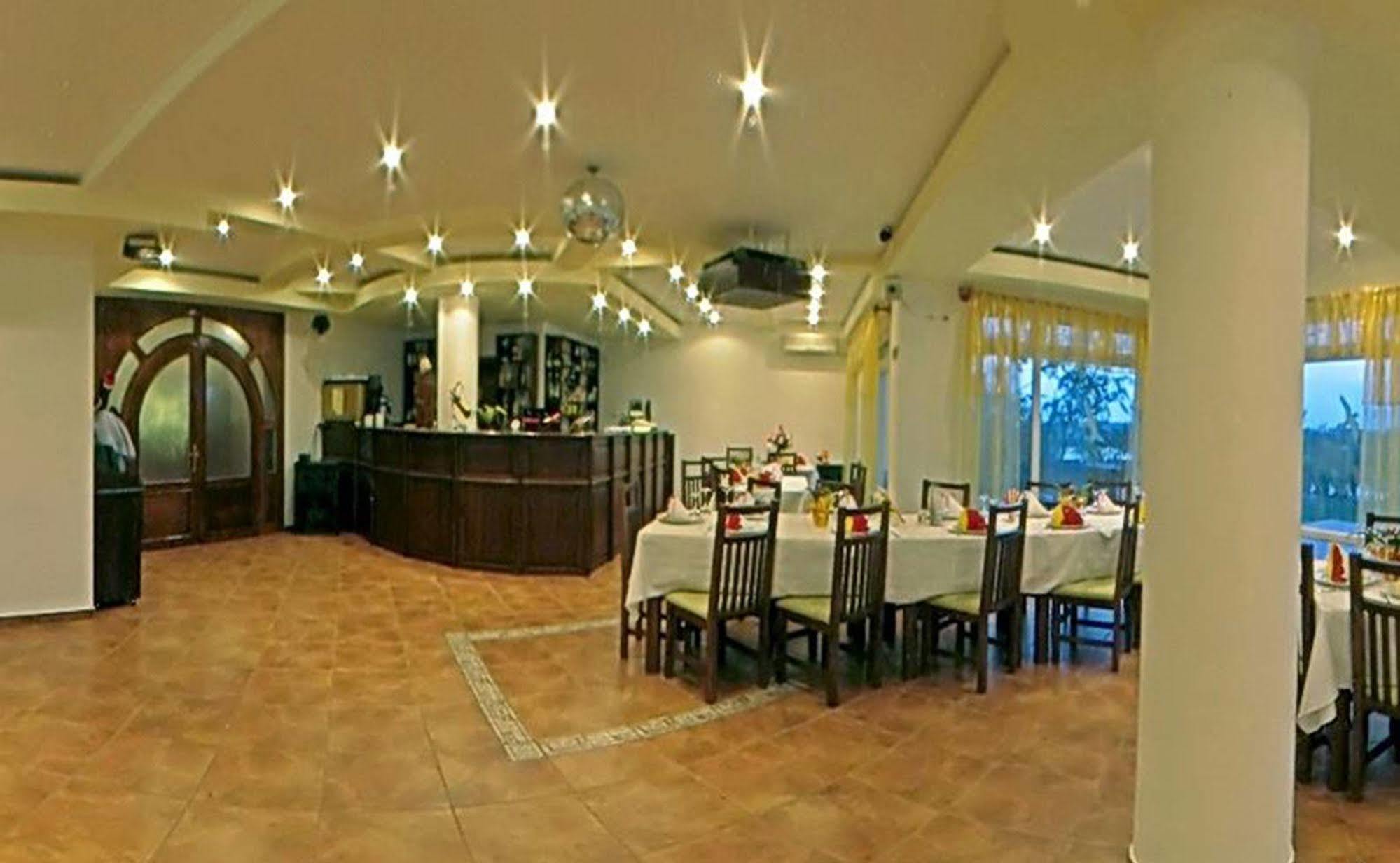 Hotel Wels Băltenii de Sus Exterior foto